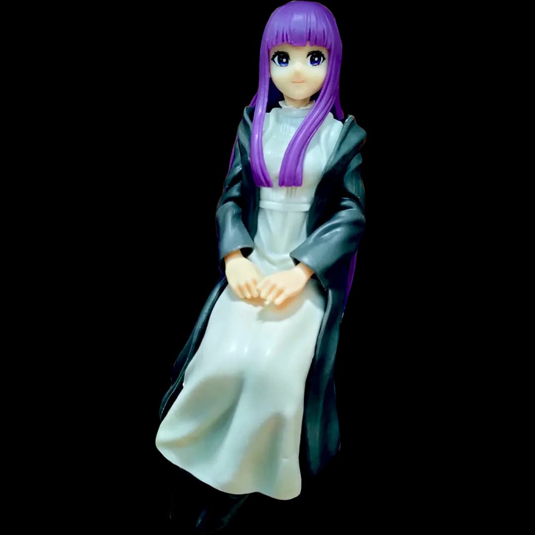 Figura Fern Sentada (Frieren) | PVC | 13 cm